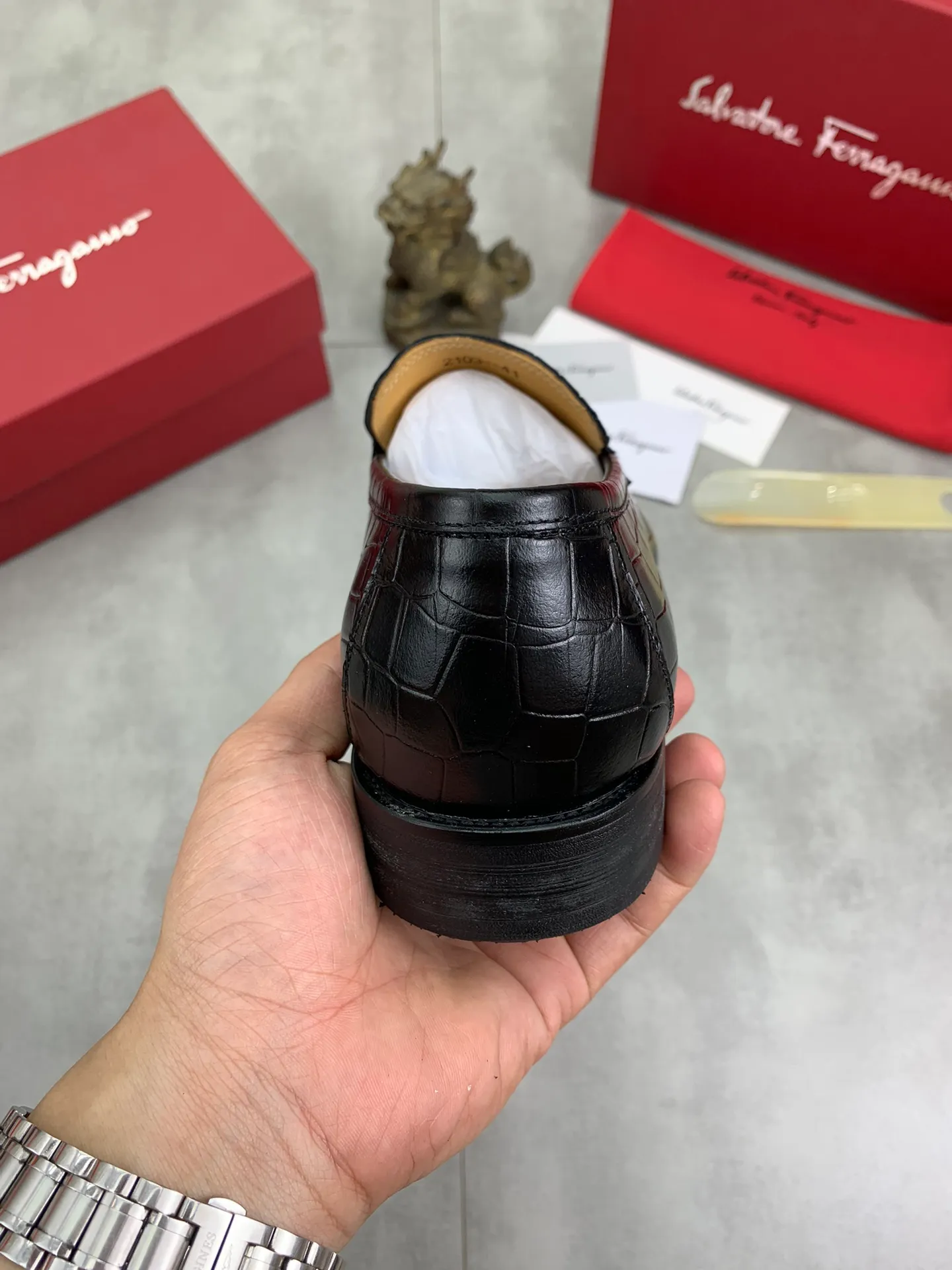 Men's Men's Shoes 💰P460💰[New Style] Water-dyed Niuli 🆘[Salvatore Ferragamo] Ferragamo's latest casual business leather shoes for men! Available at counters simultaneously! The fabric is made of specially imported original pebbled calfskin, and the lining is made of imported water-dyed cowhide. It is absolutely luxurious and leads the fashion trend. Matching code: 38-45 (46 can be customized) multiple colors available